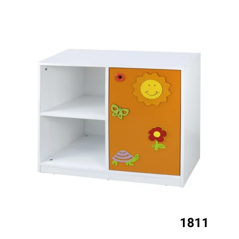 KOMODA SA POLICOM I VARIMA 1811